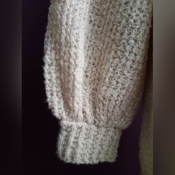 Vintage Oversize Sweater Cream, Beige size Small, medium, Italy with bow, collar - Picture 3 of 9